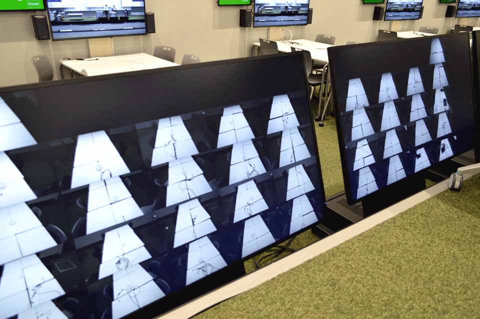 Web会議では当たり前となっているマルチビュー表示で講義をコントロール