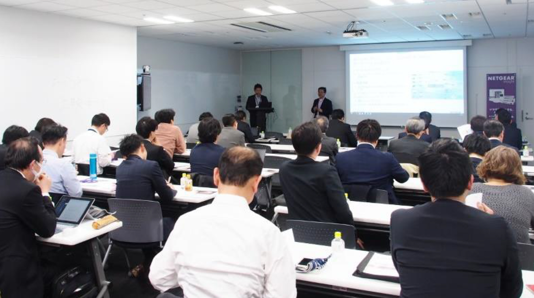 ネットギア_サミット写真