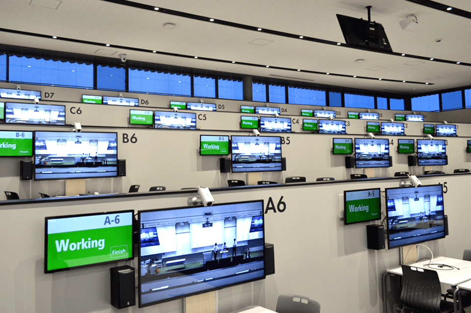 38個の学生ブースが壮観